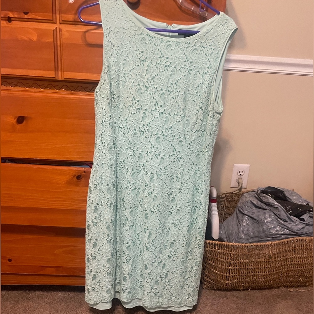 Beautiful lined laced mint green sheath